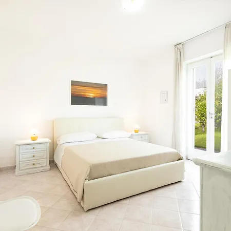 Elysium House - In With Garden Apartment *