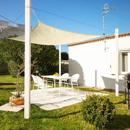 Elysium House - In With Garden Apartment *